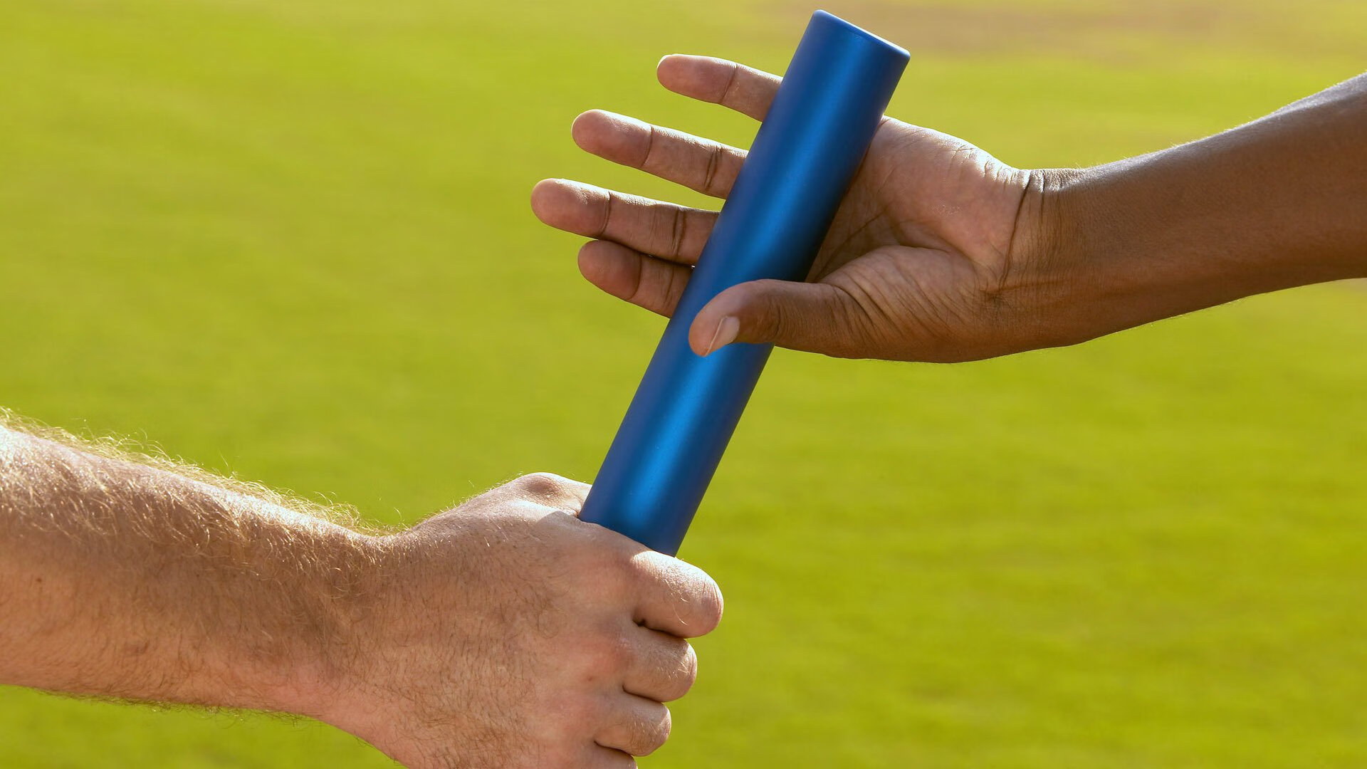 kaiyun-火箭球员带队参观航天城，拓展少年科学视野，火箭展厅